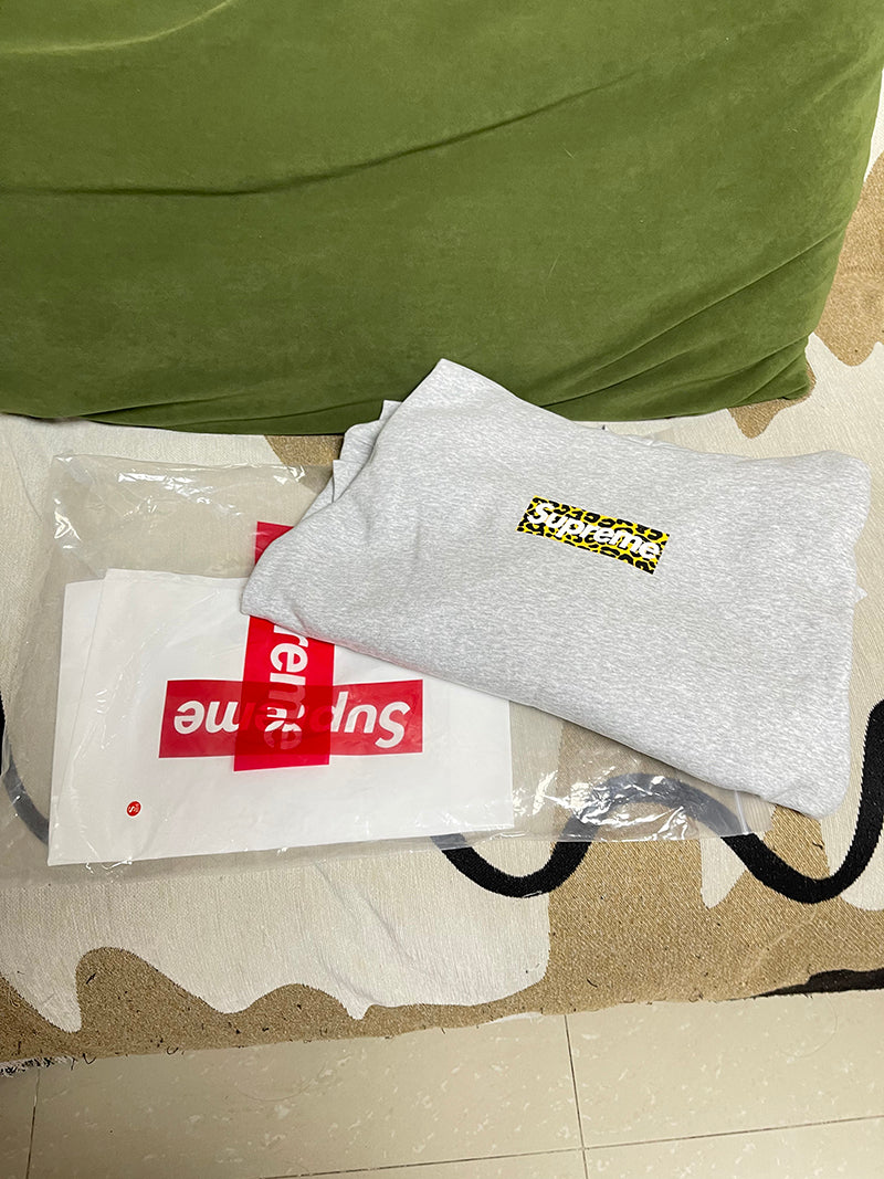 Supreme   シュプリーム   ベーシックなフード付きスウェットシャツ  2色兼用 男女兼用 レディース メンズ    E570