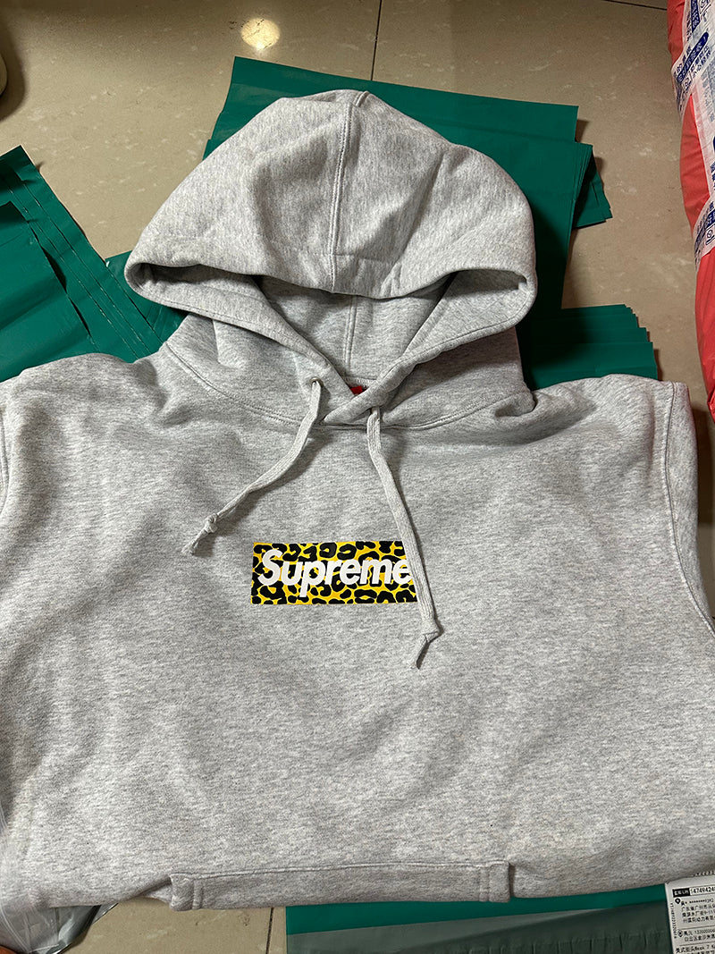Supreme   シュプリーム   ベーシックなフード付きスウェットシャツ  2色兼用 男女兼用 レディース メンズ    E570