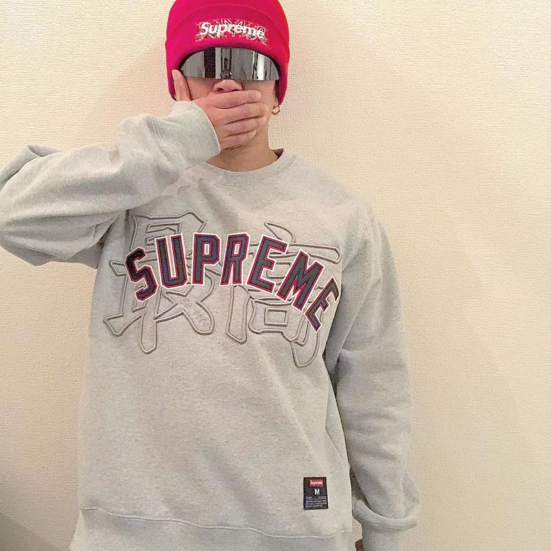 Supreme   シュプリーム   シンプルデザインクルーネックスウェット  4色兼用 男女兼用 レディース メンズ    E517