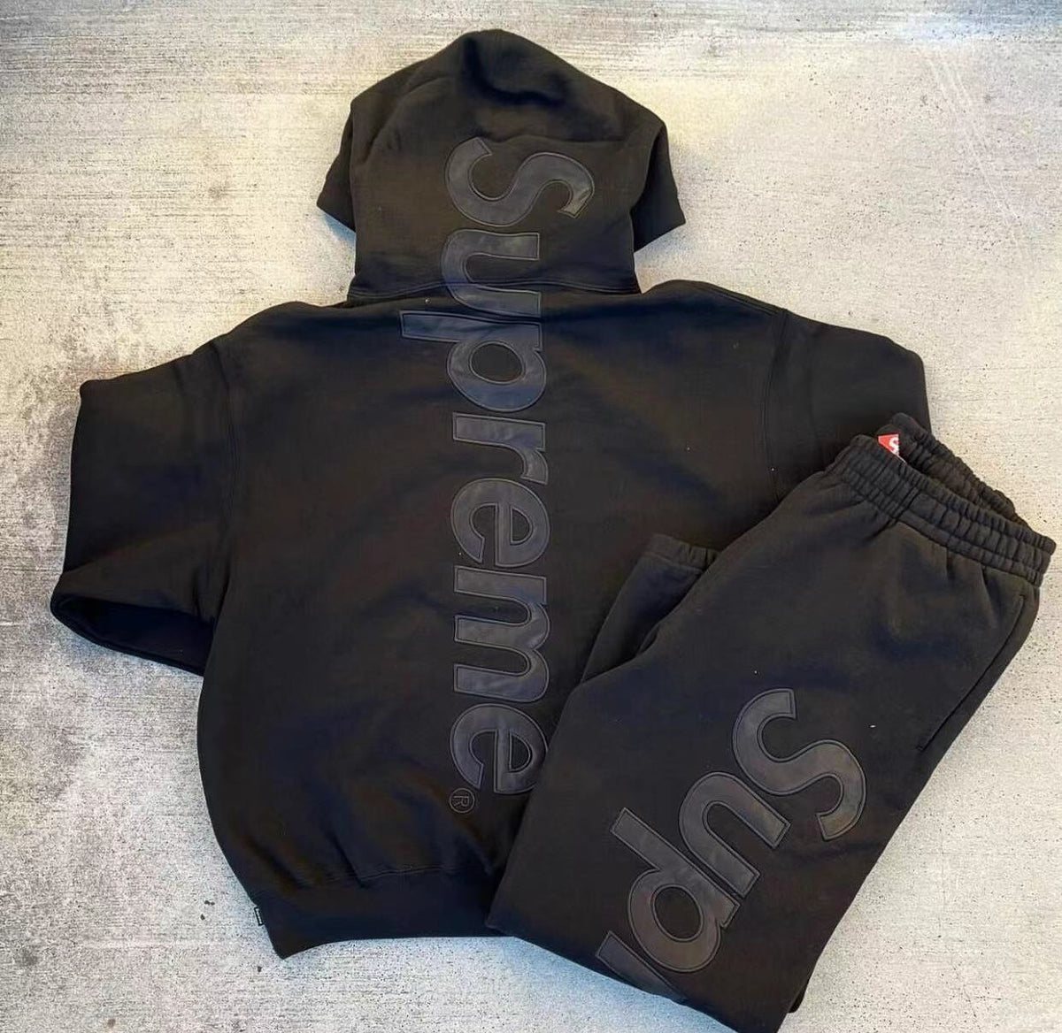 Supreme   シュプリーム   オーバーサイズのフード付きスウェットシャツ  2色兼用 男女兼用 レディース メンズ    E559