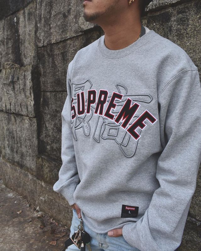 Supreme   シュプリーム   シンプルデザインクルーネックスウェット  4色兼用 男女兼用 レディース メンズ    E517