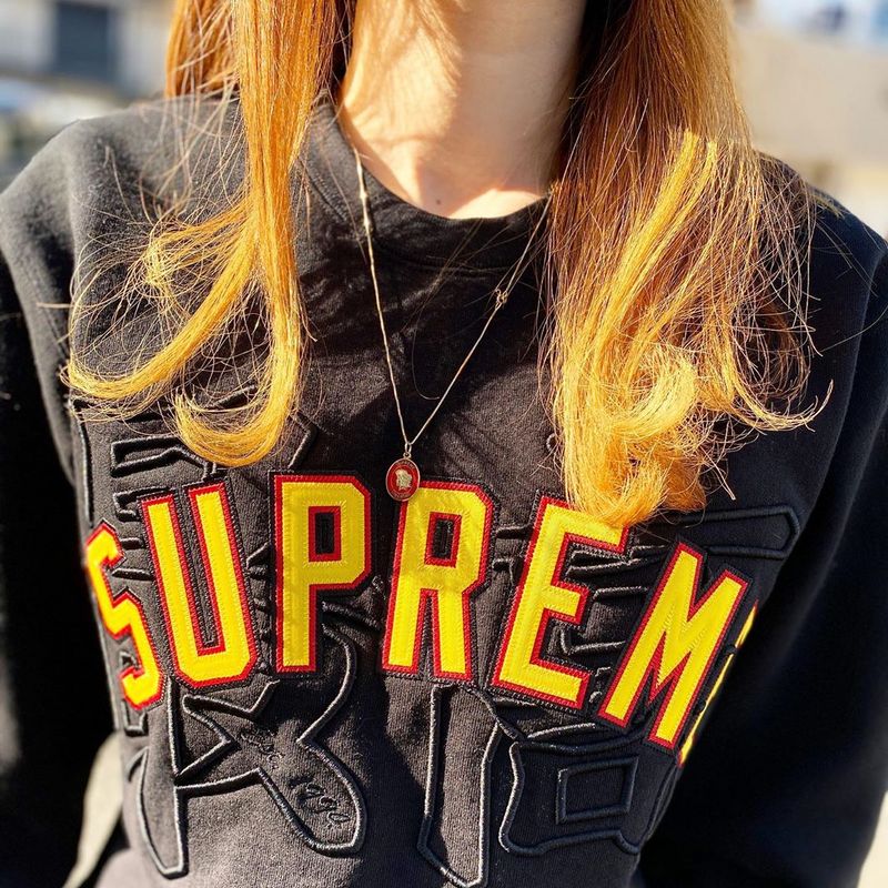 Supreme   シュプリーム   シンプルデザインクルーネックスウェット  4色兼用 男女兼用 レディース メンズ    E517