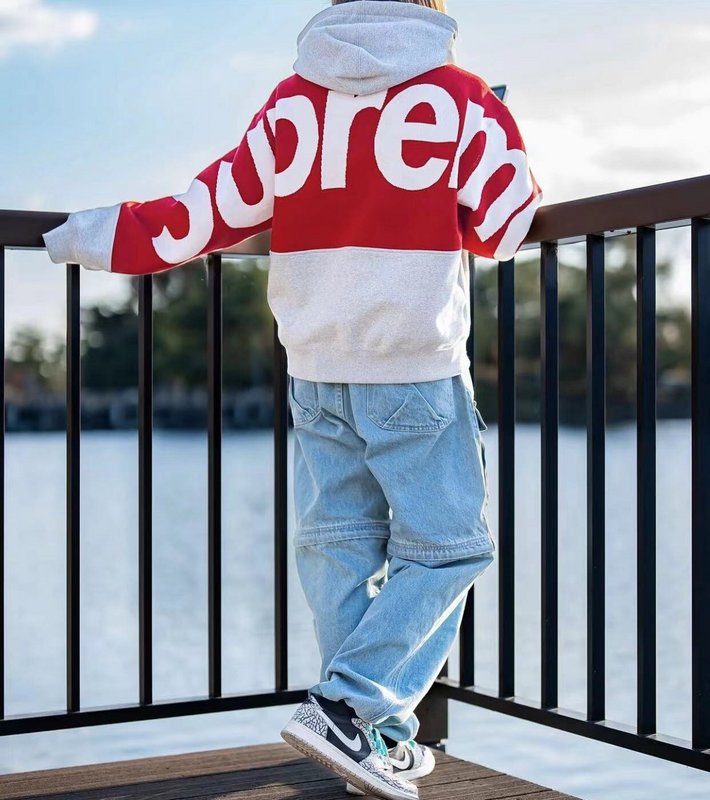 Supreme   シュプリーム   秋冬にぴったりのフード付きパーカー  2色兼用 男女兼用 レディース メンズ    E558
