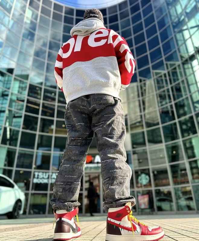 Supreme   シュプリーム   秋冬にぴったりのフード付きパーカー  2色兼用 男女兼用 レディース メンズ    E558