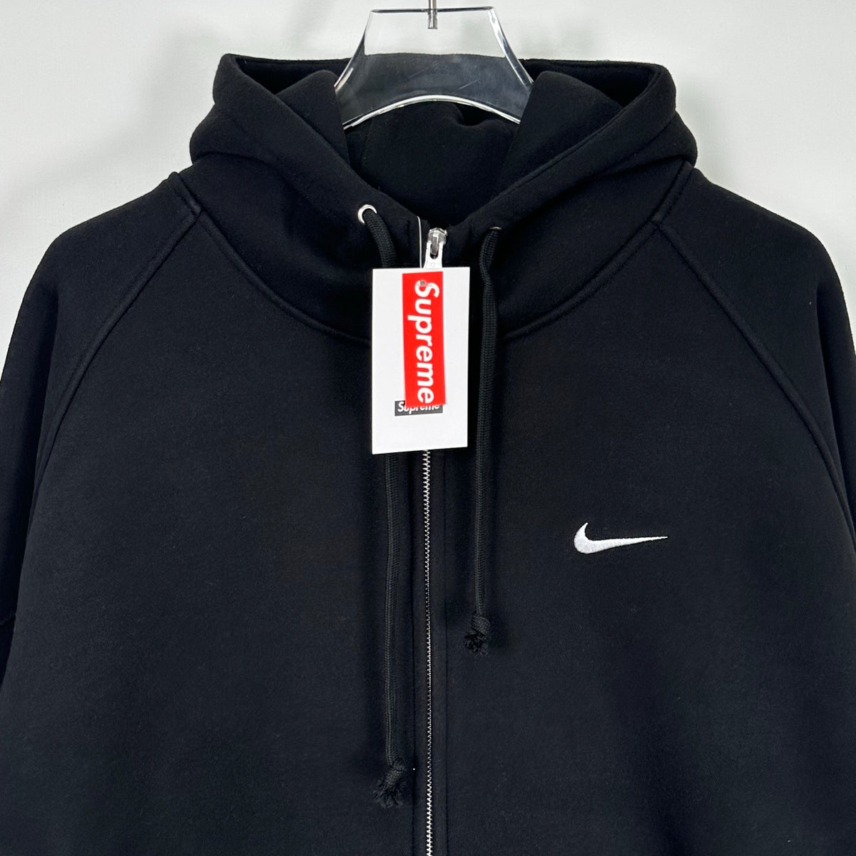 Supreme × Nike 刺繍ロゴ 裏起毛ジップアップパーカー