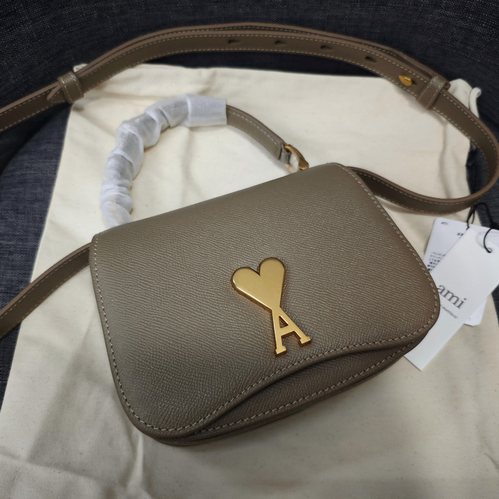 翌日発送★正品★ AMI PARIS ハンドバッグ ミニ バッグ グレインレザー バッグ