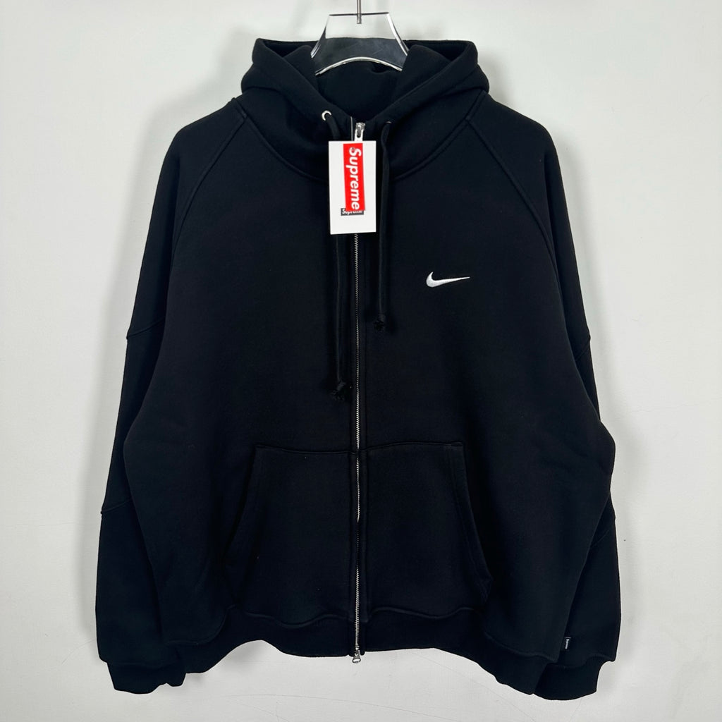 Supreme × Nike 刺繍ロゴ 裏起毛ジップアップパーカー