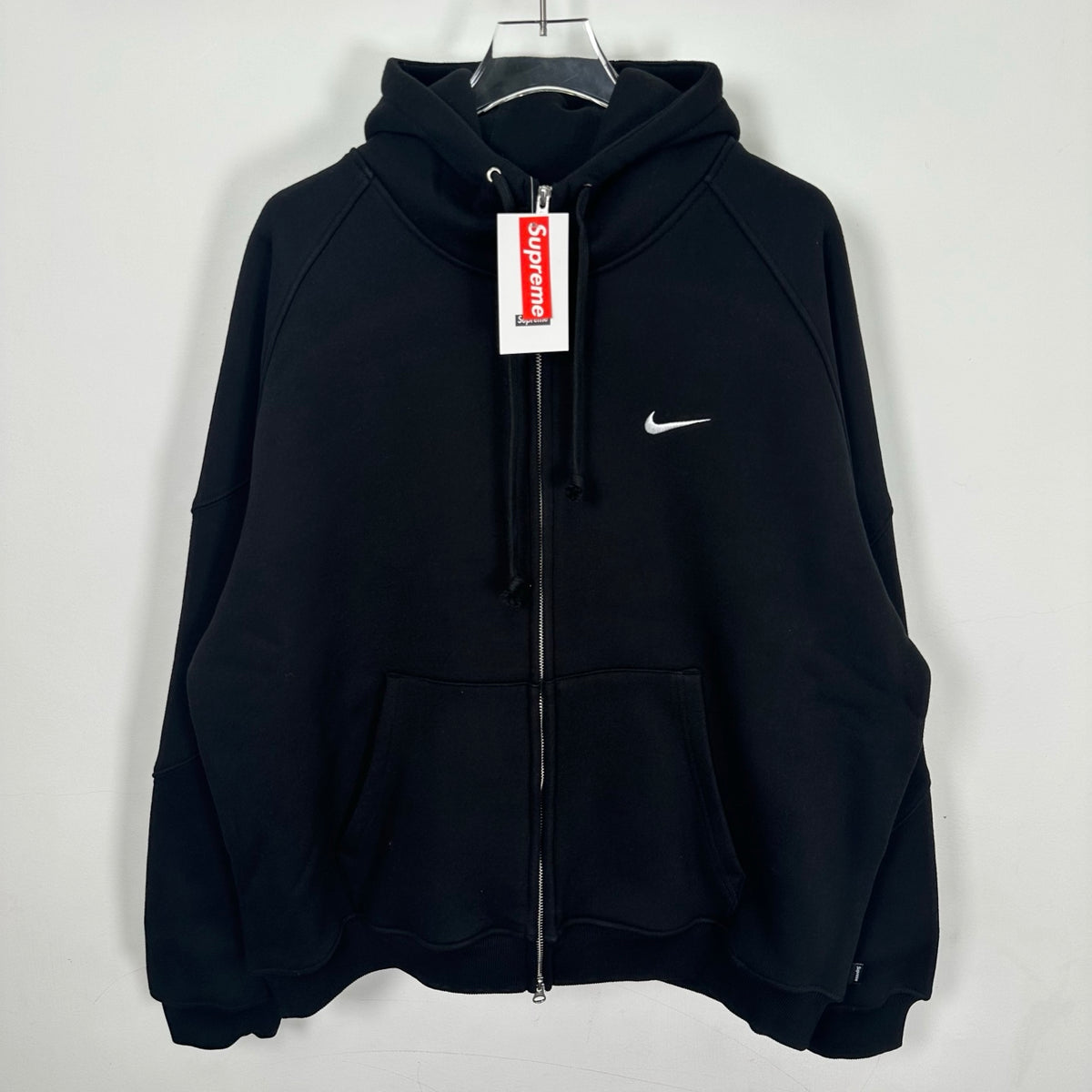 Supreme × Nike 刺繍ロゴ 裏起毛ジップアップパーカー