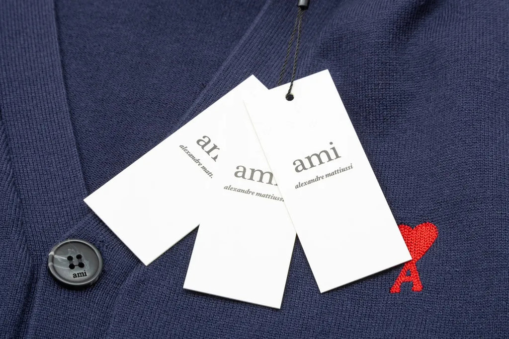 AMI PARIS（アミ パリス） オーバーサイズ ウール カーディガン 男女兼用ロゴニット