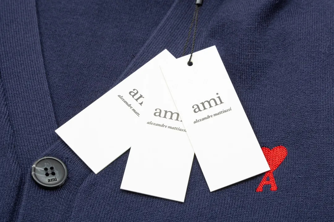 AMI PARIS（アミ パリス） オーバーサイズ ウール カーディガン 男女兼用ロゴニット