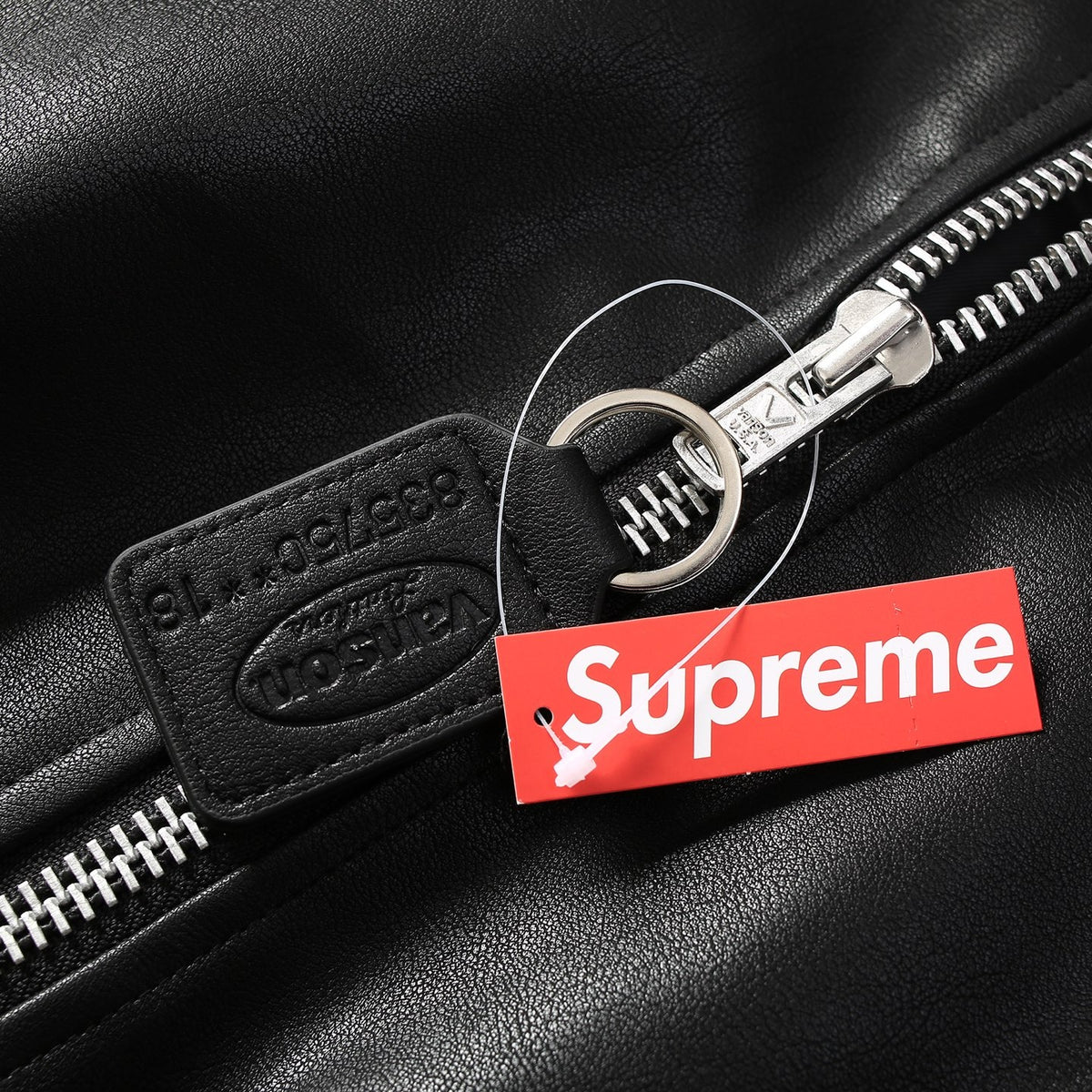 Supreme x Vanson Leathers FW24 ジャケット ロゴ刺繍パッチ ジッパー フード付きレザージャケット Travis Scott と同じスタイル