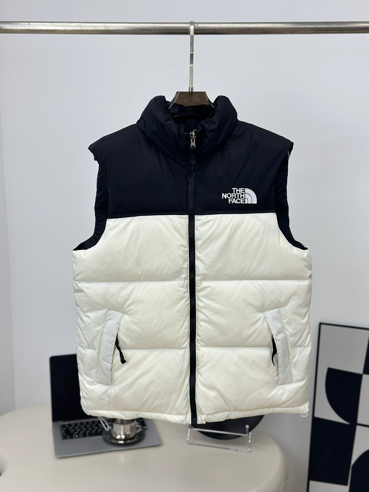 [ノースフェイス] M'S NUPTSE ON BALL ベスト★新作・24AW★人気