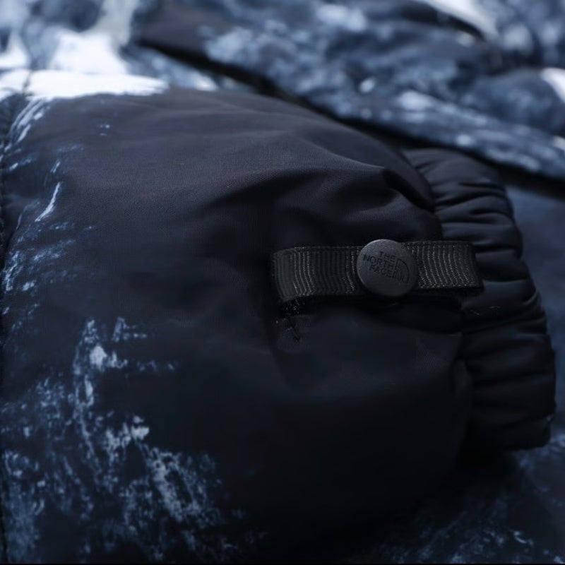 THE NORTH FACEメンズクラシックパーカー：冬の暖かさを追求したスタイリッシュなダウンジャケット