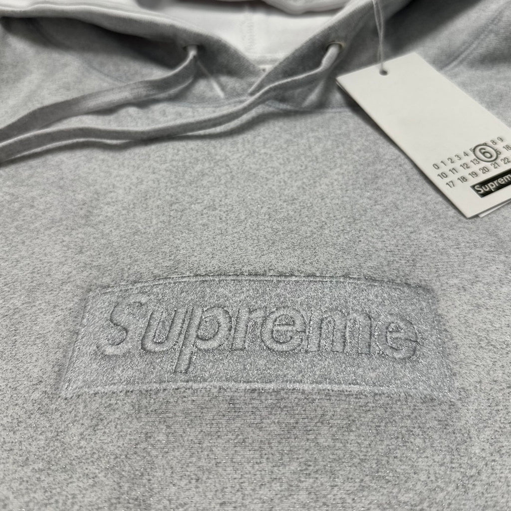 Supreme × MM6 MAISON MARGIELA 箔プリント ボックスロゴパーカー